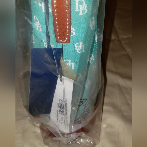 NWT Dooney and Bourke "Gretta" Crossbody Bucket Bag Color Sea Foam - Picture 6 of 12